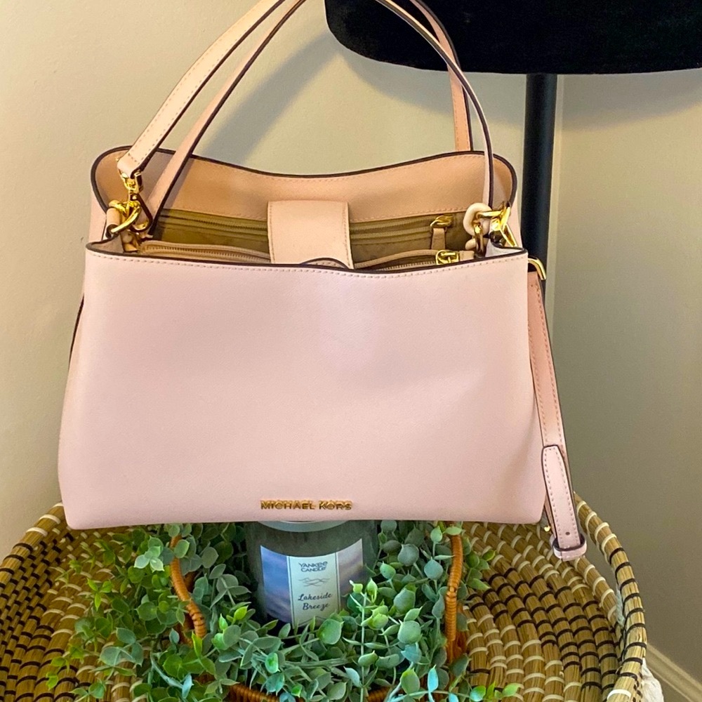 MICHAEL KORS Saffiano Leather Powdered Blush Pink, Satchel W/Gold Accents EUC